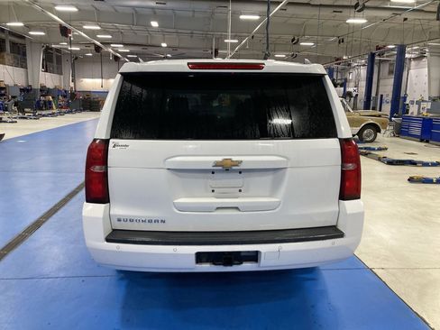 Used 2018 Chevrolet Suburban LT image 6