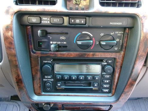 Used 2000 Toyota 4Runner SR5 image 41