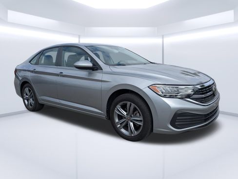 Used 2024 Volkswagen Jetta SE image 1