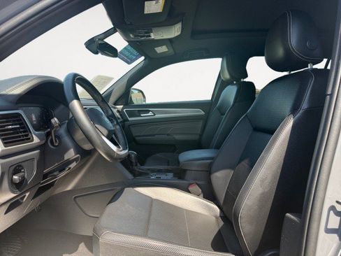 Used 2022 Volkswagen Atlas Cross Sport SE w/ Panoramic Sunroof Package FWD image 4
