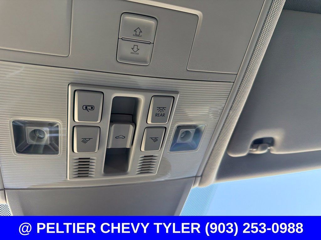 Used 2023 Volkswagen Tiguan SE w/ Panoramic Sunroof Package FWD image 26