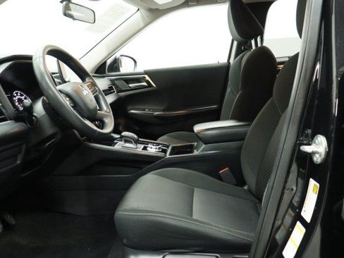 Used 2024 Mitsubishi Outlander ES FWD image 7
