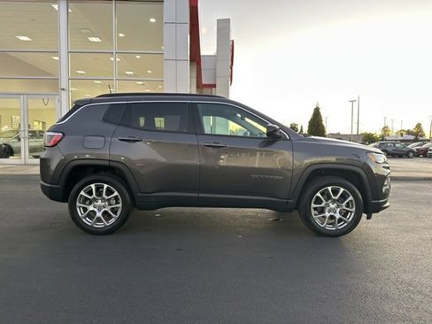Used 2022 Jeep Compass Latitude image 14