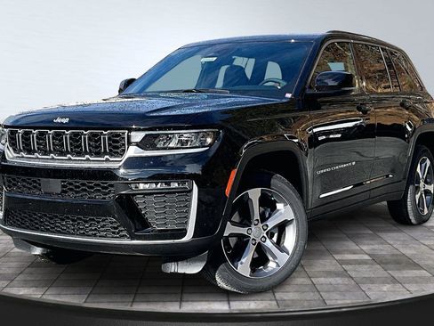 New 2026 Jeep Grand Cherokee Limited w/ Trailer Tow Package AWD/4WD image 2