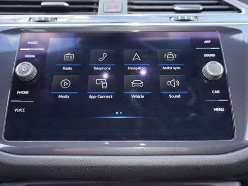 Used 2021 Volkswagen Tiguan SE R-Line image 16