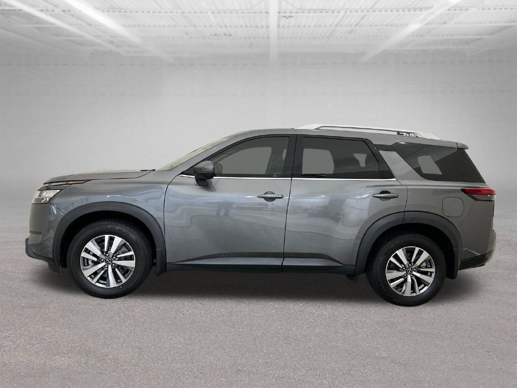 Used 2023 Nissan Pathfinder SL AWD/4WD image 2