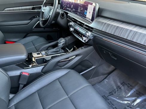 Used 2025 Kia Telluride SX image 18
