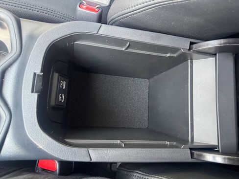 Used 2025 Toyota RAV4 LE AWD/4WD image 29