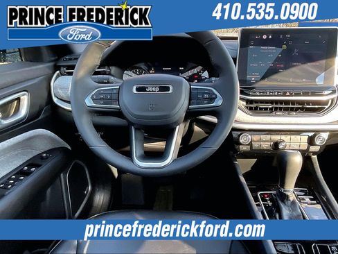 Used 2024 Jeep Compass Latitude w/ Sun and Sound Group image 5