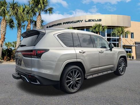Used 2022 Lexus LX 600 F Sport w/ Accessory Package (Z1) AWD/4WD image 4