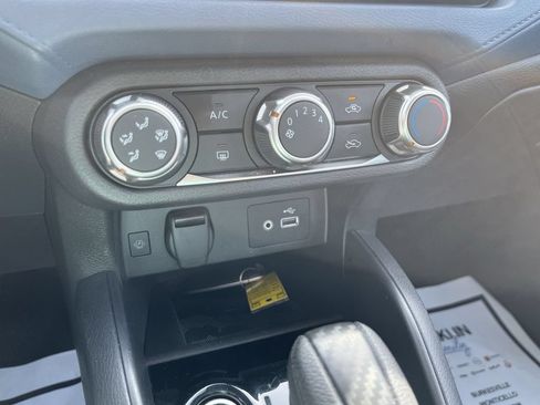 Used 2025 Nissan Versa SV FWD image 16