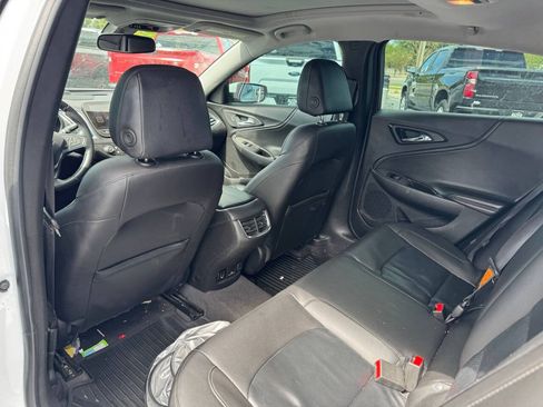 Used 2017 Chevrolet Malibu LT w/ Leather Package FWD image 13