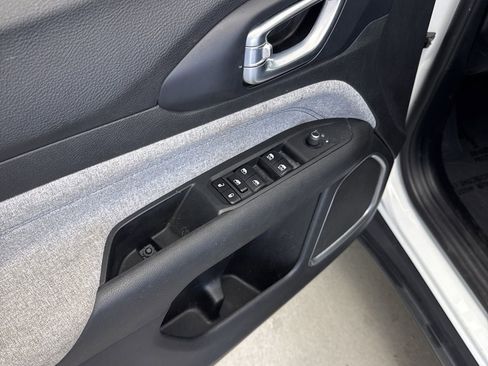 Used 2023 Jeep Compass Latitude image 14