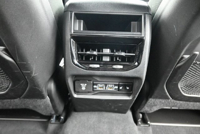 Used 2025 Jeep Grand Cherokee Limited w/ Luxury Tech Group II AWD/4WD image 17