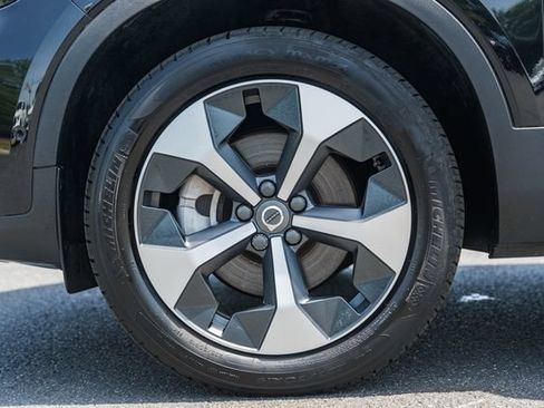 Certified 2024 Volvo XC40 B5 Plus w/ Protection Package Premier AWD/4WD image 18