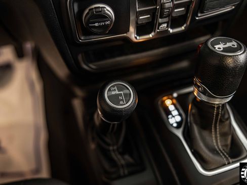 Used 2019 Jeep Wrangler Unlimited Sahara w/ Safety Group image 29