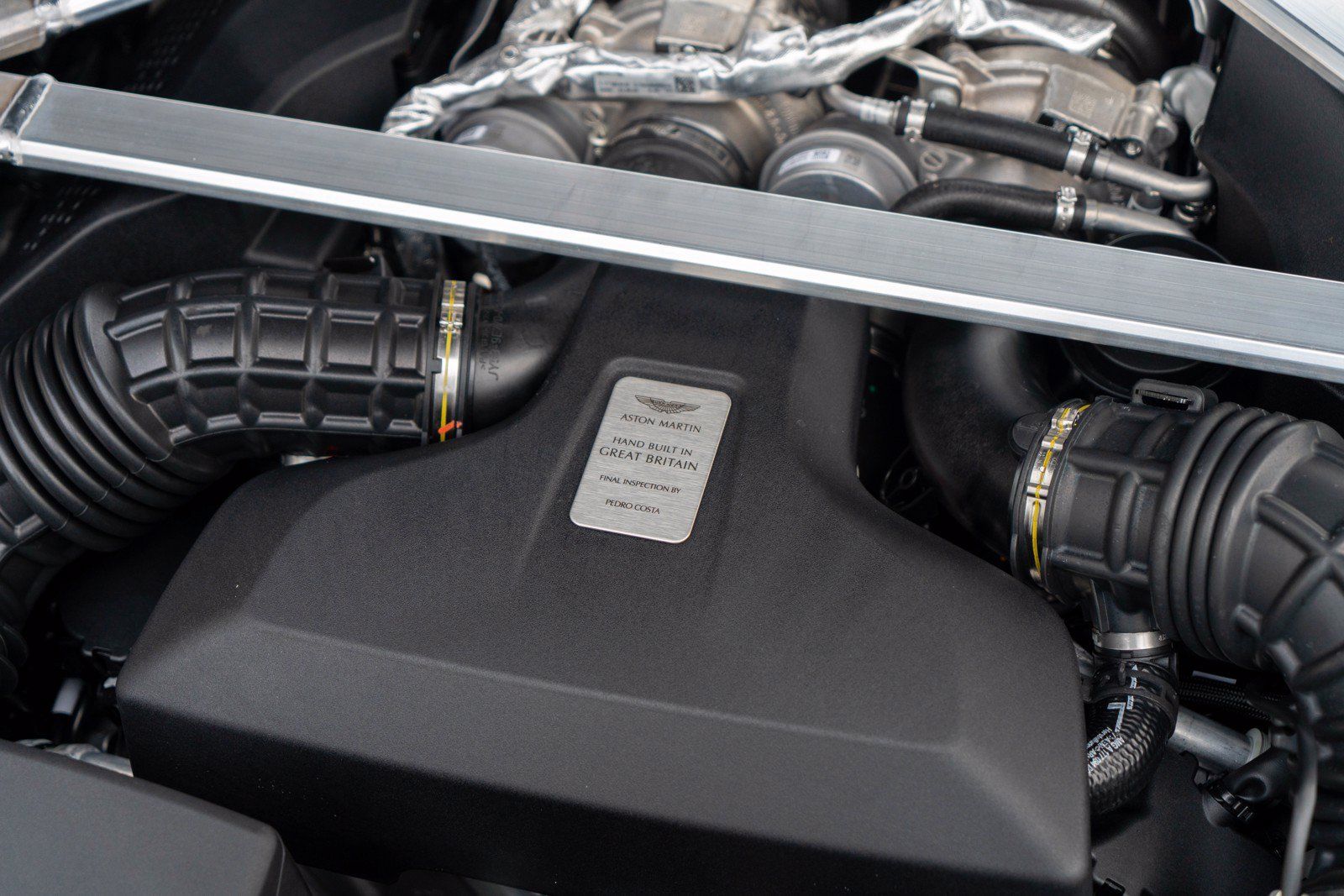 Used 2023 Aston Martin V8 Vantage Coupe RWD image 43
