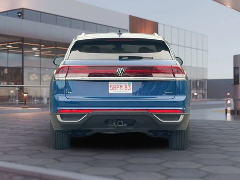 Used 2025 Volkswagen Atlas Cross Sport SE image 5