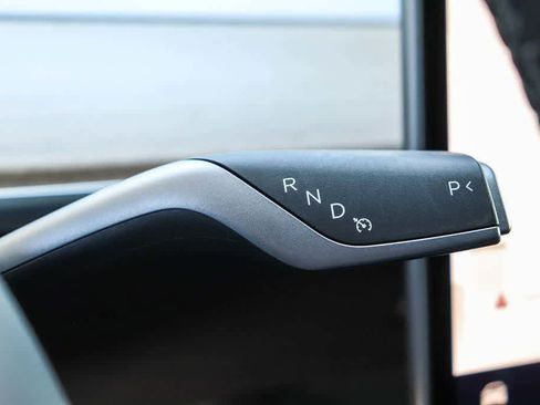 Used 2024 Tesla Model Y 2WD image 18