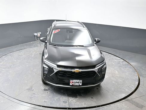 Used 2025 Chevrolet Trax LT image 42