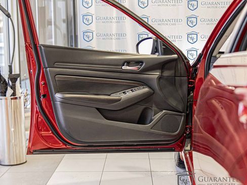 Used 2019 Nissan Altima 2.5 SR w/ SR Premium Package image 28