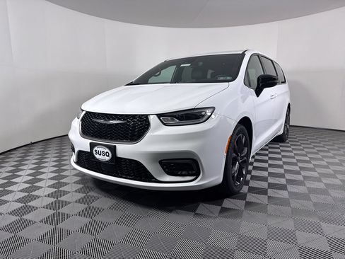 New 2026 Chrysler Pacifica Select FWD image 21