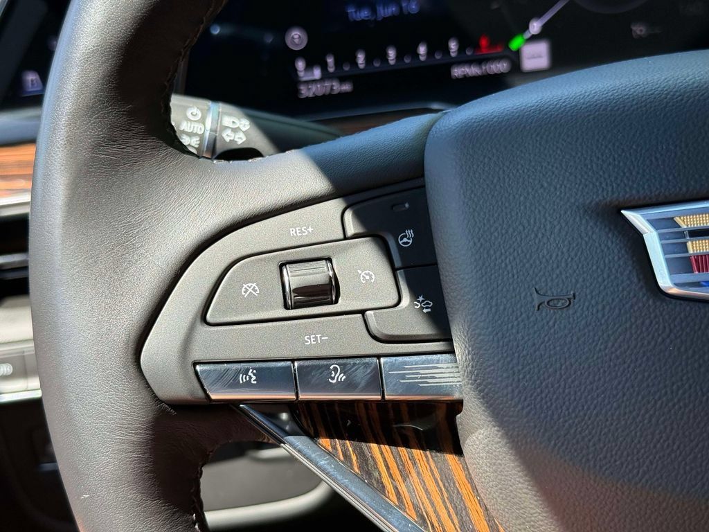 Certified 2024 Cadillac Escalade Luxury AWD/4WD image 34