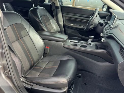 Used 2021 Nissan Altima 2.5 SR w/ SR Premium Package FWD image 11