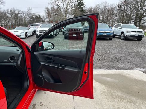 Used 2016 Chevrolet Cruze LT image 10