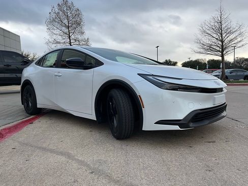 New 2026 Toyota Prius LE image 4