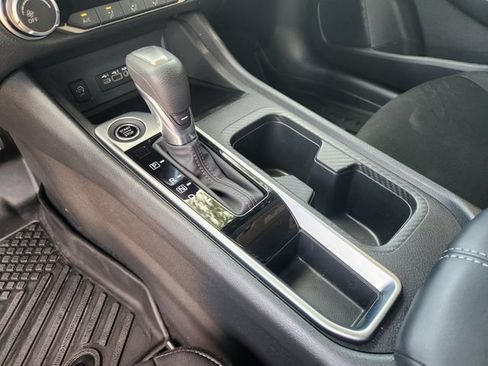 Used 2025 Nissan Sentra SV FWD image 19