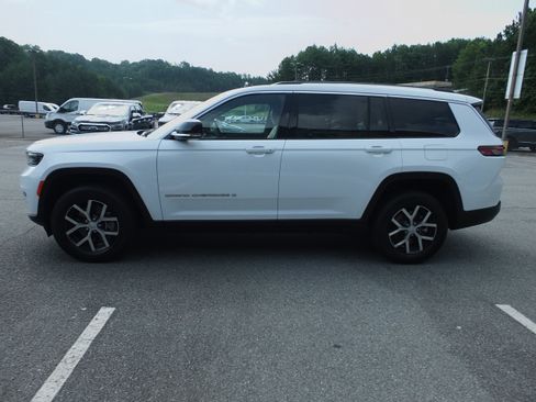 Used 2023 Jeep Grand Cherokee L Limited AWD/4WD image 6