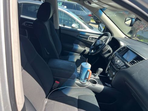 Used 2017 Nissan Pathfinder SV FWD image 13
