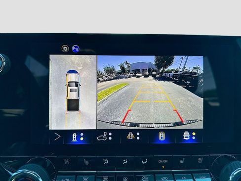 Used 2025 Chevrolet Colorado ZR2 w/ Midnight Edition image 18