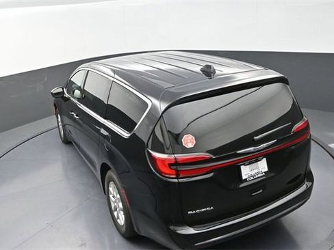 New 2026 Chrysler Pacifica Select image 13