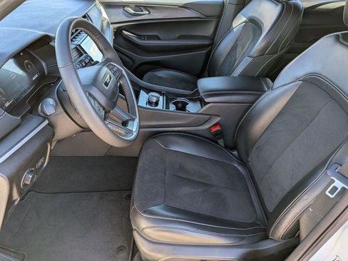 Certified 2024 Jeep Grand Cherokee L Altitude image 12