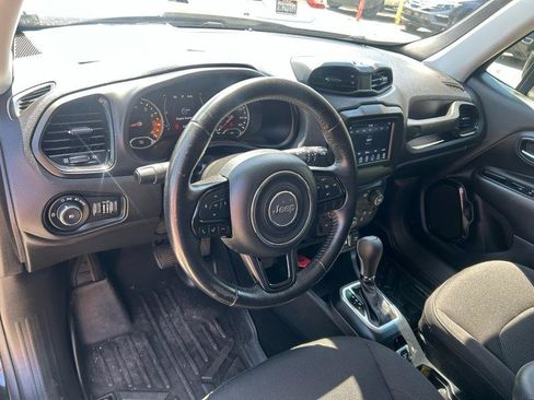 Used 2018 Jeep Renegade Altitude FWD image 8