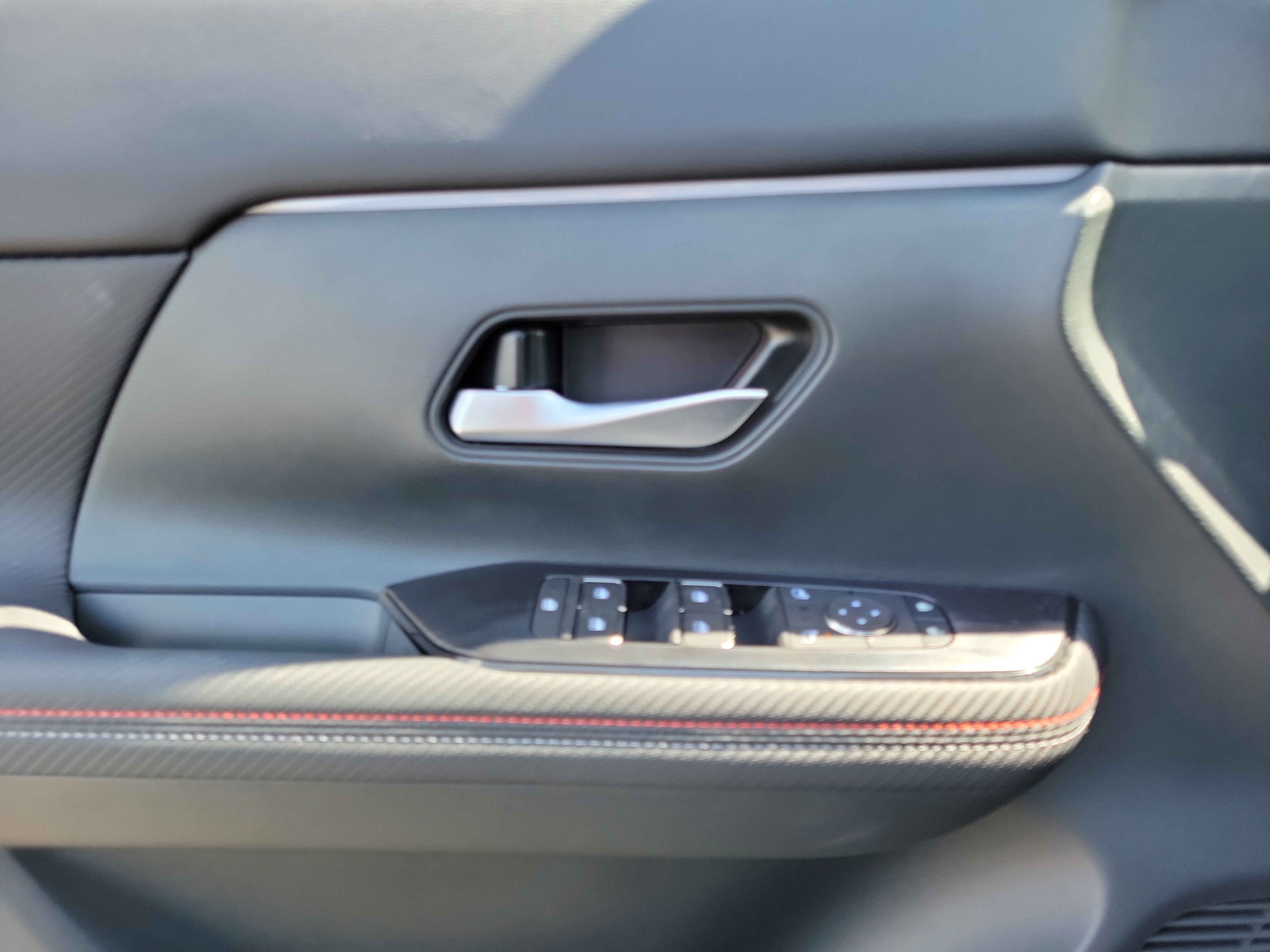 Used 2025 Nissan Kicks SR AWD/4WD image 17
