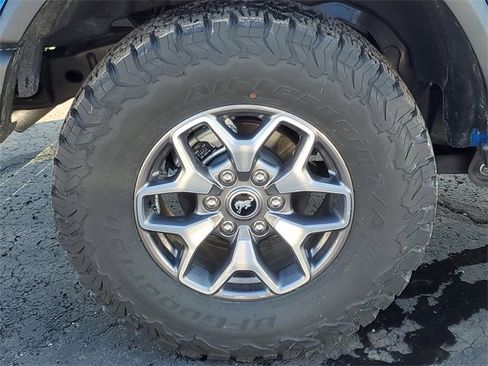 Used 2025 Ford Bronco Badlands image 5