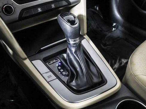 Used 2018 Hyundai Elantra SEL image 31