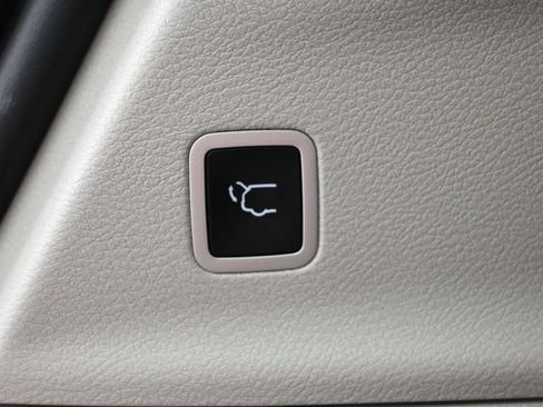 Certified 2024 Chrysler Pacifica Touring-L FWD image 27