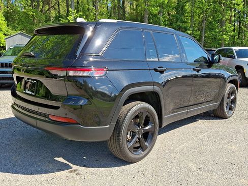 Certified 2023 Jeep Grand Cherokee Limited w/ Black Appearance Package AWD/4WD image 6