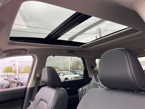New 2025 Nissan Pathfinder Platinum image 12