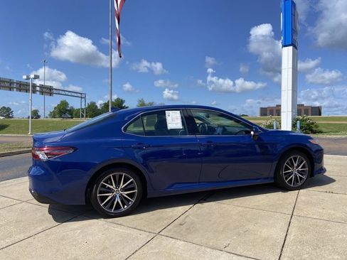 Used 2024 Toyota Camry XLE image 12