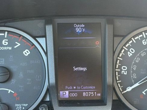 Used 2017 Toyota Tacoma TRD Off-Road w/ Tow Package (A/T) AWD/4WD image 19