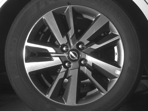 Used 2025 Nissan Versa SV image 15