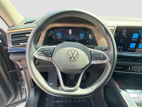 Used 2024 Volkswagen Atlas SE image 39