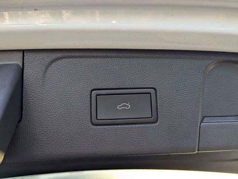 Used 2025 Volkswagen Atlas SE w/ Black Wheel Package image 14