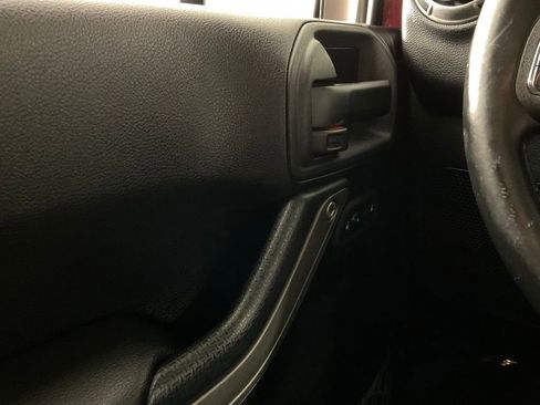 Used 2012 Jeep Wrangler Unlimited Sport image 19