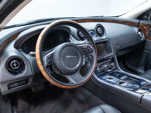 Used 2013 Jaguar XJ AWD image 10